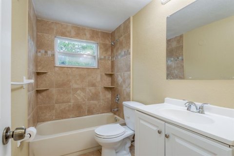 House in Holiday, Florida 3 bedrooms, 124.49 sq.m. № 1904106 - photo 12
