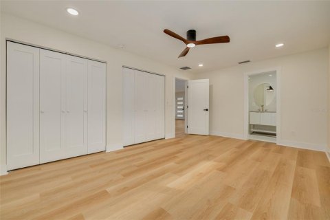 House in Clearwater, Florida 4 bedrooms, 212.93 sq.m. № 2198537 - photo 19