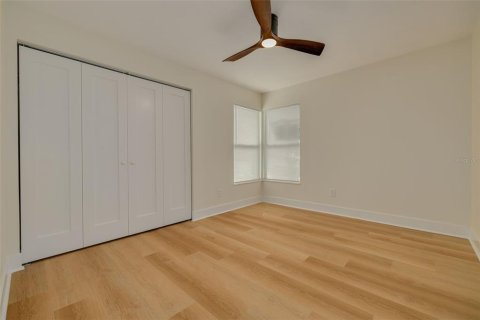 House in Clearwater, Florida 4 bedrooms, 212.93 sq.m. № 2198537 - photo 27