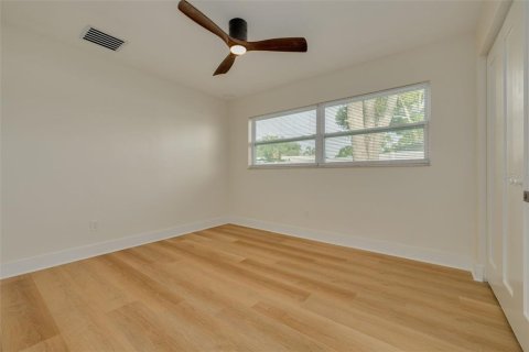 House in Clearwater, Florida 4 bedrooms, 212.93 sq.m. № 2198537 - photo 30