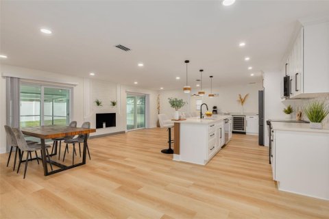 House in Clearwater, Florida 4 bedrooms, 212.93 sq.m. № 2198537 - photo 11