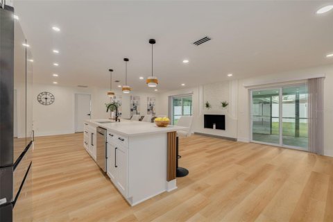 House in Clearwater, Florida 4 bedrooms, 212.93 sq.m. № 2198537 - photo 7