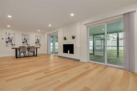 House in Clearwater, Florida 4 bedrooms, 212.93 sq.m. № 2198537 - photo 4