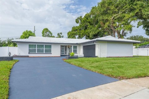 House in Clearwater, Florida 4 bedrooms, 212.93 sq.m. № 2198537