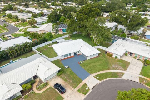 House in Clearwater, Florida 4 bedrooms, 212.93 sq.m. № 2198537 - photo 3