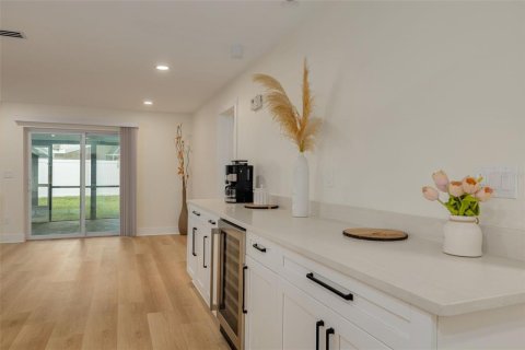 House in Clearwater, Florida 4 bedrooms, 212.93 sq.m. № 2198537 - photo 5
