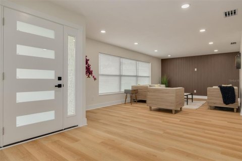 House in Clearwater, Florida 4 bedrooms, 212.93 sq.m. № 2198537 - photo 15