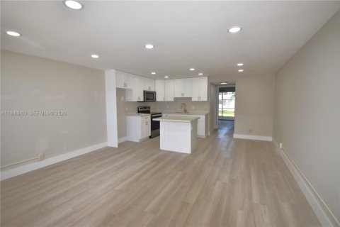 Condominio en venta en Deerfield Beach, Florida, 1 dormitorio, 54.35 m2 № 2050928 - foto 3
