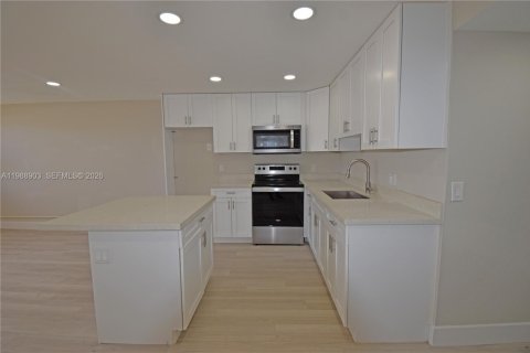 Condominio en venta en Deerfield Beach, Florida, 1 dormitorio, 54.35 m2 № 2050928 - foto 7