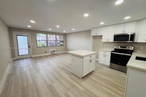 Condominio en venta en Deerfield Beach, Florida, 1 dormitorio, 54.35 m2 № 2050928 - foto 5
