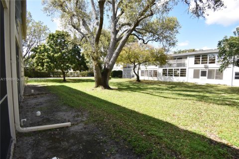 Condominio en venta en Deerfield Beach, Florida, 1 dormitorio, 54.35 m2 № 2050928 - foto 16