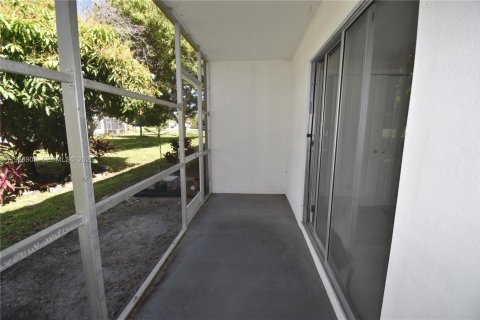 Condominio en venta en Deerfield Beach, Florida, 1 dormitorio, 54.35 m2 № 2050928 - foto 15