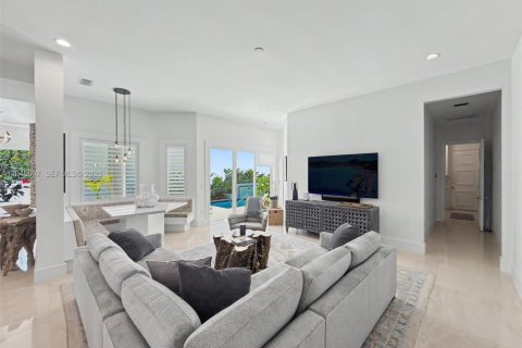 House in Coral Gables, Florida 4 bedrooms, 392.88 sq.m. № 2242923 - photo 29