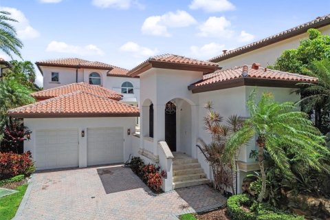 House in Coral Gables, Florida 4 bedrooms, 392.88 sq.m. № 2242923