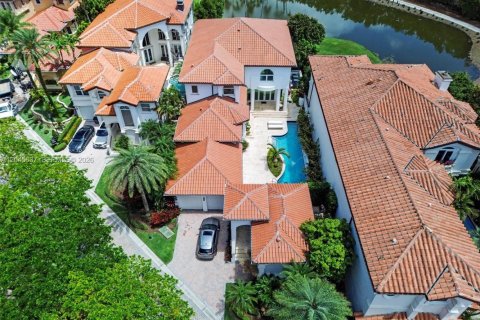 House in Coral Gables, Florida 4 bedrooms, 392.88 sq.m. № 2242923 - photo 13