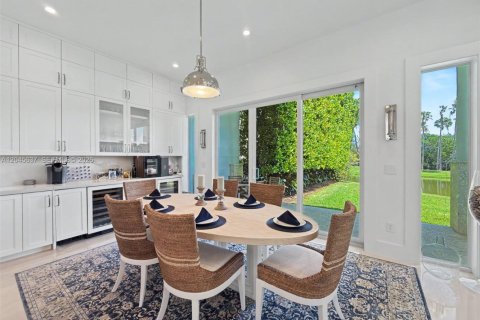 House in Coral Gables, Florida 4 bedrooms, 392.88 sq.m. № 2242923 - photo 27