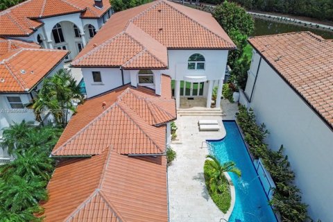 House in Coral Gables, Florida 4 bedrooms, 392.88 sq.m. № 2242923 - photo 4