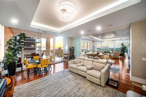 Купить кондоминиум в Сарасота, Флорида 11 комнат, 368.08м2, № 2136728 - фото 22