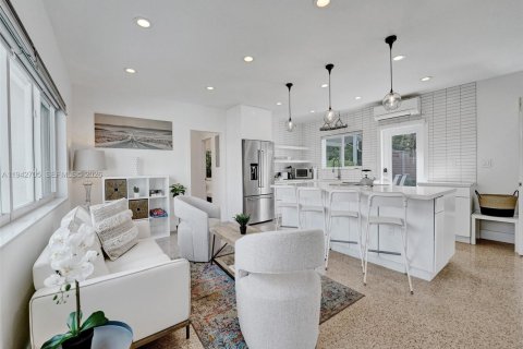 Casa en venta en Fort Lauderdale, Florida, 3 dormitorios, 111.39 m2 № 2000118 - foto 11