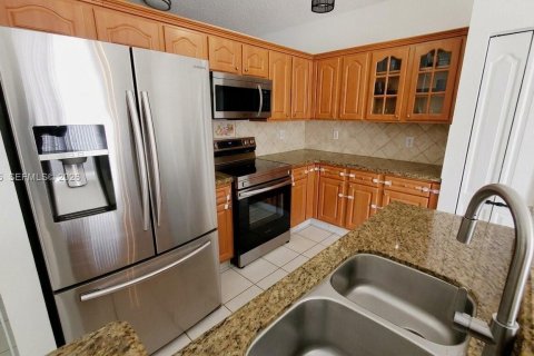 Touwnhouse à vendre à Miami, Floride: 3 chambres, 122.17 m2 № 2171316 - photo 3