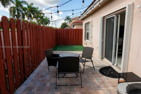 Touwnhouse à vendre à Miami, Floride: 3 chambres, 122.17 m2 № 2171316 - photo 28