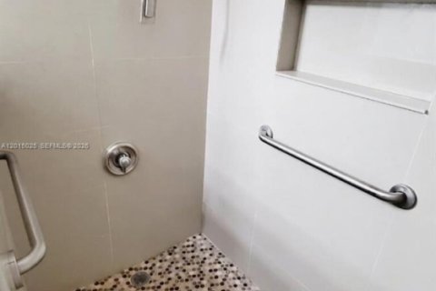 Touwnhouse à vendre à Miami, Floride: 3 chambres, 122.17 m2 № 2171316 - photo 15