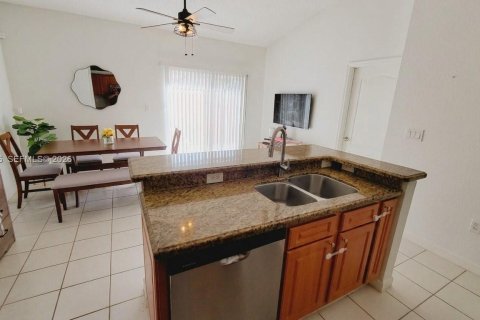 Touwnhouse à vendre à Miami, Floride: 3 chambres, 122.17 m2 № 2171316 - photo 7