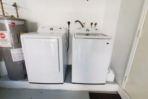 Touwnhouse à vendre à Miami, Floride: 3 chambres, 122.17 m2 № 2171316 - photo 26
