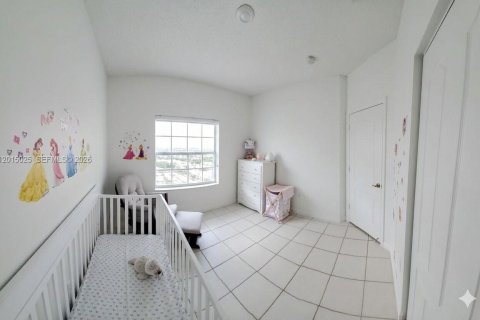 Touwnhouse à vendre à Miami, Floride: 3 chambres, 122.17 m2 № 2171316 - photo 21