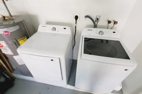 Touwnhouse à vendre à Miami, Floride: 3 chambres, 122.17 m2 № 2171316 - photo 27