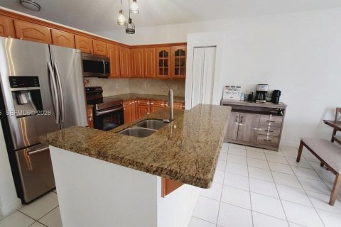 Touwnhouse à vendre à Miami, Floride: 3 chambres, 122.17 m2 № 2171316 - photo 5