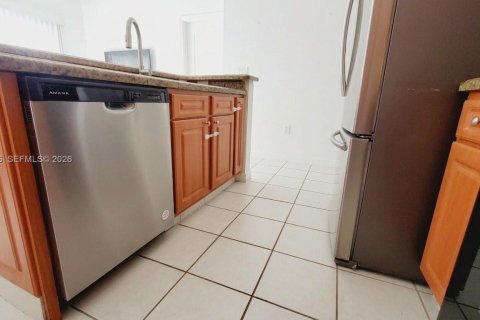 Touwnhouse à vendre à Miami, Floride: 3 chambres, 122.17 m2 № 2171316 - photo 8