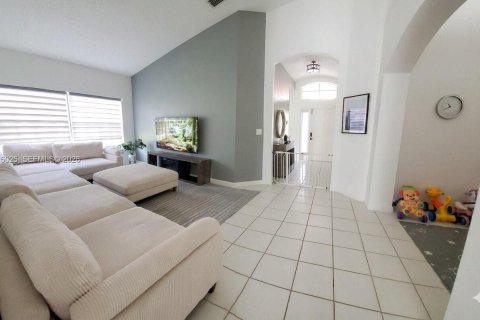 Touwnhouse à vendre à Miami, Floride: 3 chambres, 122.17 m2 № 2171316 - photo 16