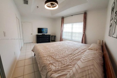 Touwnhouse à vendre à Miami, Floride: 3 chambres, 122.17 m2 № 2171316 - photo 12