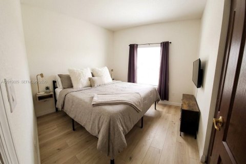 Touwnhouse à vendre à Miami, Floride: 3 chambres, 122.17 m2 № 2171316 - photo 24