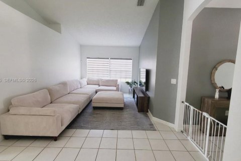 Touwnhouse à vendre à Miami, Floride: 3 chambres, 122.17 m2 № 2171316 - photo 17