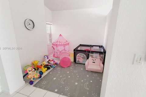 Touwnhouse à vendre à Miami, Floride: 3 chambres, 122.17 m2 № 2171316 - photo 18