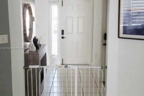 Touwnhouse à vendre à Miami, Floride: 3 chambres, 122.17 m2 № 2171316 - photo 19