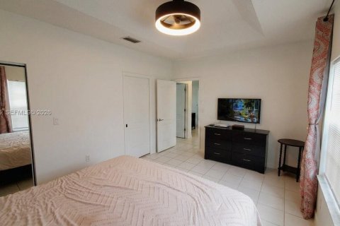 Touwnhouse à vendre à Miami, Floride: 3 chambres, 122.17 m2 № 2171316 - photo 11