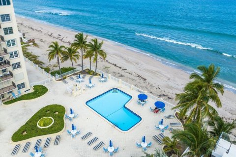 Copropriété à louer à Palm Beach, Floride: 1 chambre, 82.78 m2 № 1172228 - photo 1