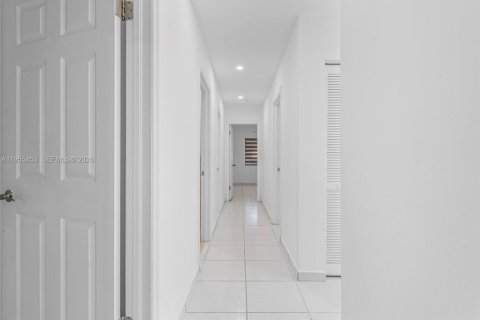 Villa ou maison à vendre à Miami, Floride: 4 chambres, 192.49 m2 № 2010207 - photo 23