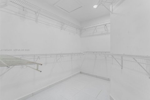 Villa ou maison à vendre à Miami, Floride: 4 chambres, 192.49 m2 № 2010207 - photo 17