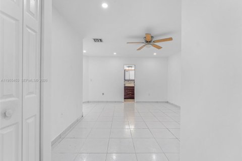 Villa ou maison à vendre à Miami, Floride: 4 chambres, 192.49 m2 № 2010207 - photo 16