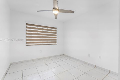 Villa ou maison à vendre à Miami, Floride: 4 chambres, 192.49 m2 № 2010207 - photo 27