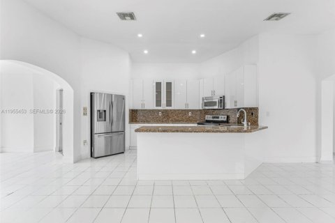 Villa ou maison à vendre à Miami, Floride: 4 chambres, 192.49 m2 № 2010207 - photo 8