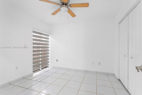 Villa ou maison à vendre à Miami, Floride: 4 chambres, 192.49 m2 № 2010207 - photo 24