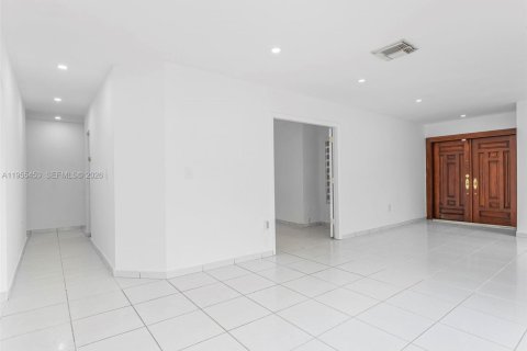 Villa ou maison à vendre à Miami, Floride: 4 chambres, 192.49 m2 № 2010207 - photo 15