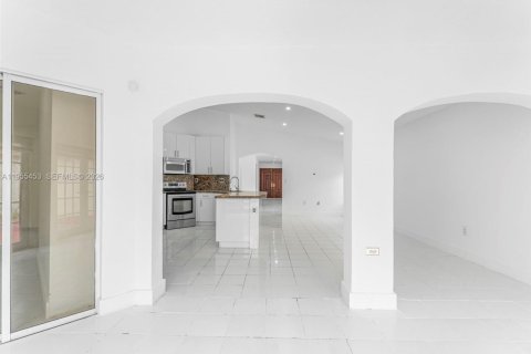 Villa ou maison à vendre à Miami, Floride: 4 chambres, 192.49 m2 № 2010207 - photo 10