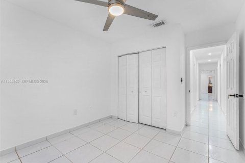 Villa ou maison à vendre à Miami, Floride: 4 chambres, 192.49 m2 № 2010207 - photo 28