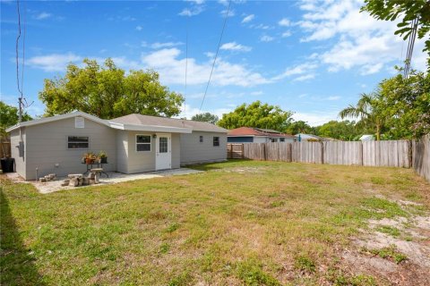 House in Saint Petersburg, Florida 3 bedrooms, 69.31 sq.m. № 1593606 - photo 23